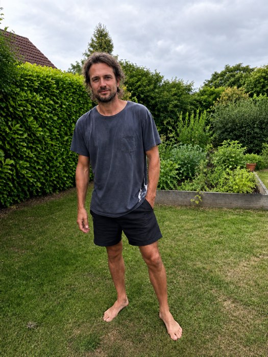 Dasselbe Gartenfoto, deutlich schärfer und kontrastreicher