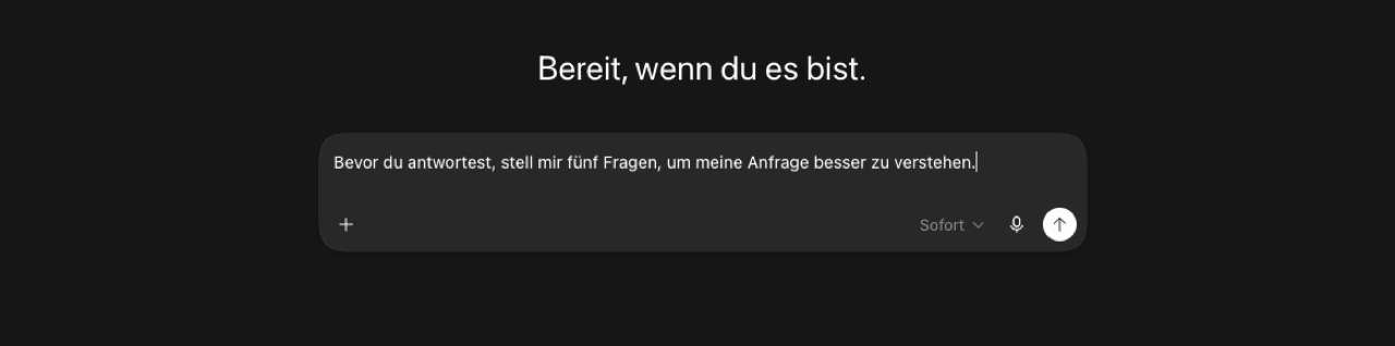 ChatGPT-Eingabefeld mit dem Prompt: Bevor du antwortest, stell mir fünf Fragen, um meine Anfrage besser zu verstehen.