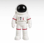 Kleiner weißer Astronautenanzug mit rotem Streifen als Basisbild für die Objektbefehle