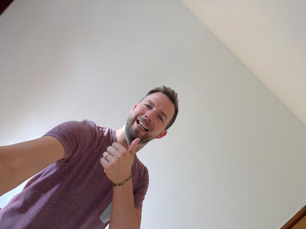 Das Ausgangsbild: ein normales Selfie zuhause